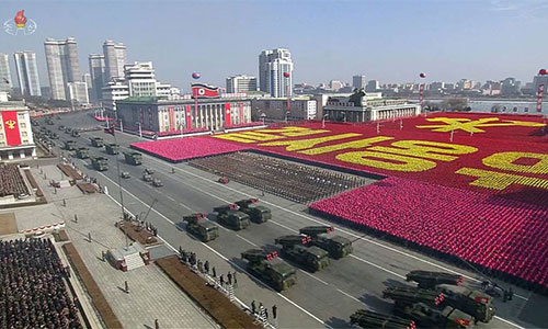 Corea del Norte celebra el aniversario de su ejército con un desfile militar